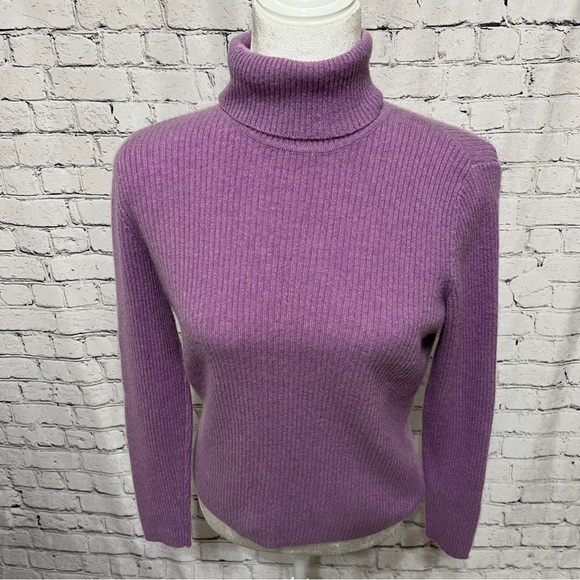 LORD & TAYLOR Womens Cashmere Turtleneck Sweater Lavender/Lilac Petite Med/Large - Picture 1 of 8